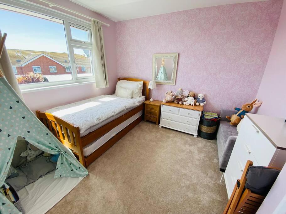A Peaceful Holiday Home By The Sea Бриксам Екстериор снимка